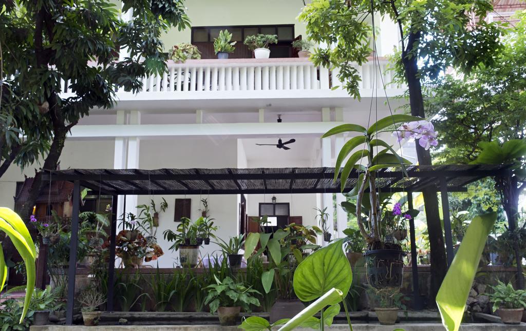 Lani'S House By The Ponds Hotel Виентиане Екстериор снимка