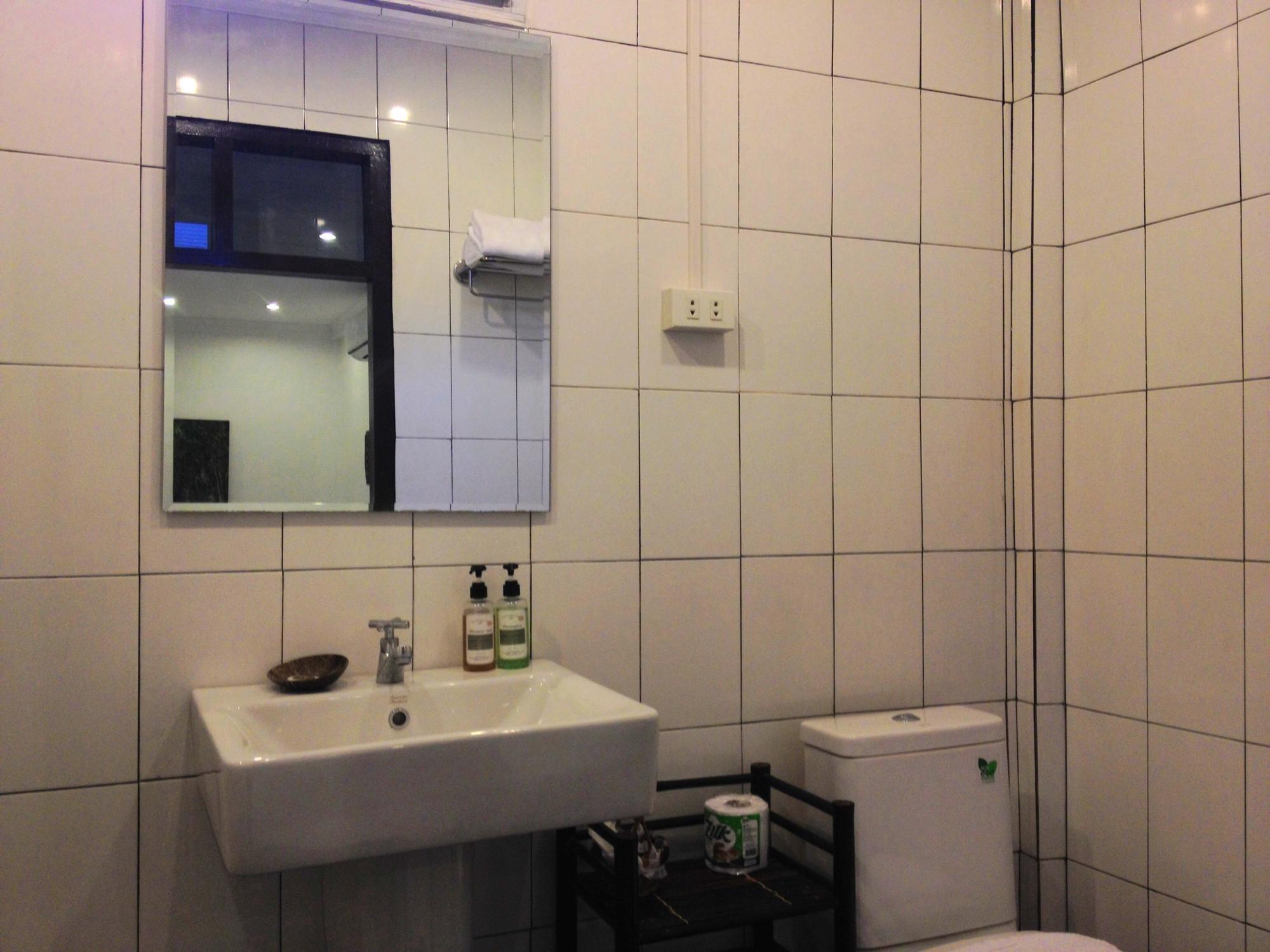 Lani'S House By The Ponds Hotel Виентиане Екстериор снимка