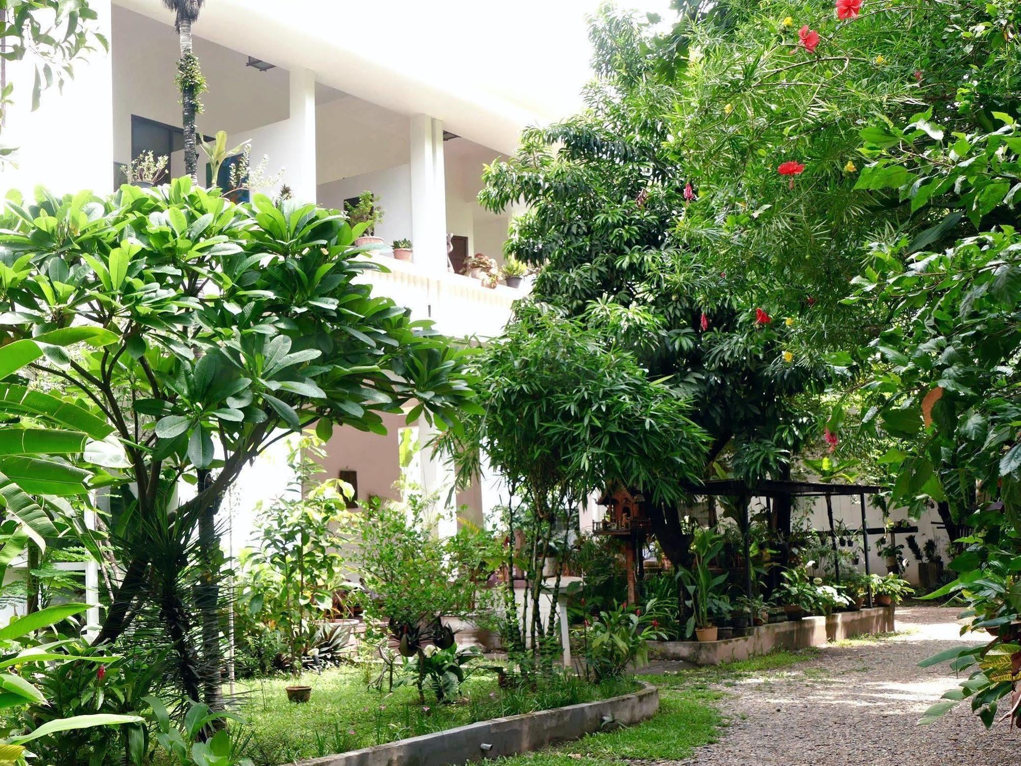 Lani'S House By The Ponds Hotel Виентиане Екстериор снимка